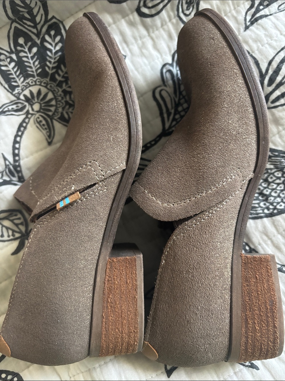 TOMS Tan ankle booties size 7 - Picture 7 of 9